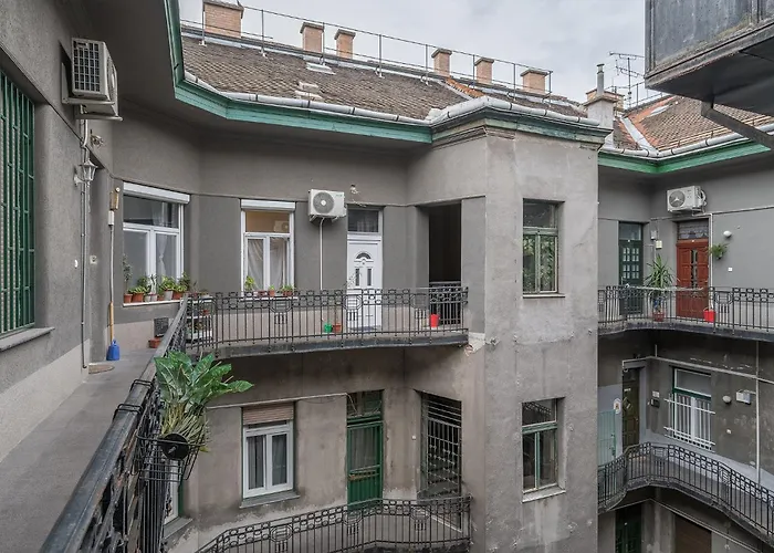 Unique Central Apartment In Budapest By Cavaland